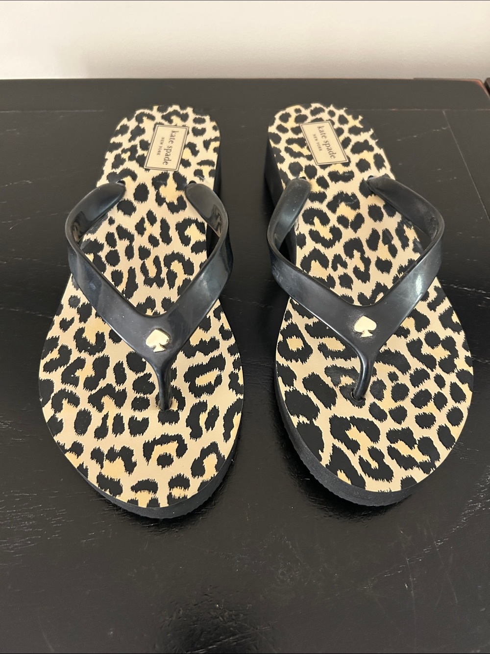kate spade Leopard Print Flip flop Sandals in Black and Beige size 9M